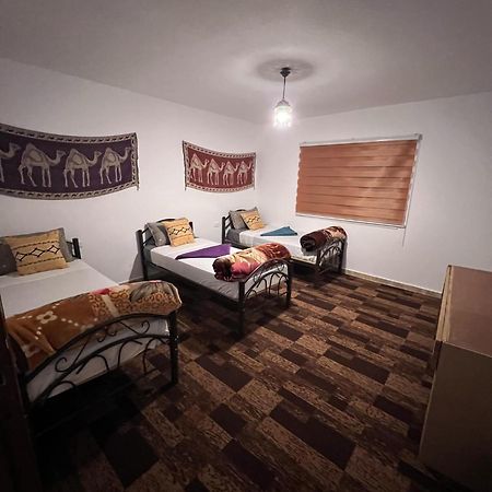 Bed and Breakfast Happy Bedouin House Petra Al Hayy Exterior foto