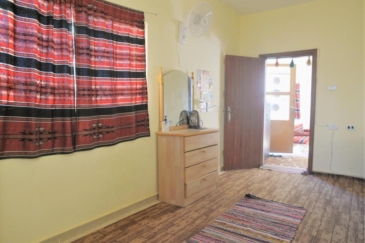 Bed and Breakfast Happy Bedouin House Petra Al Hayy Exterior foto