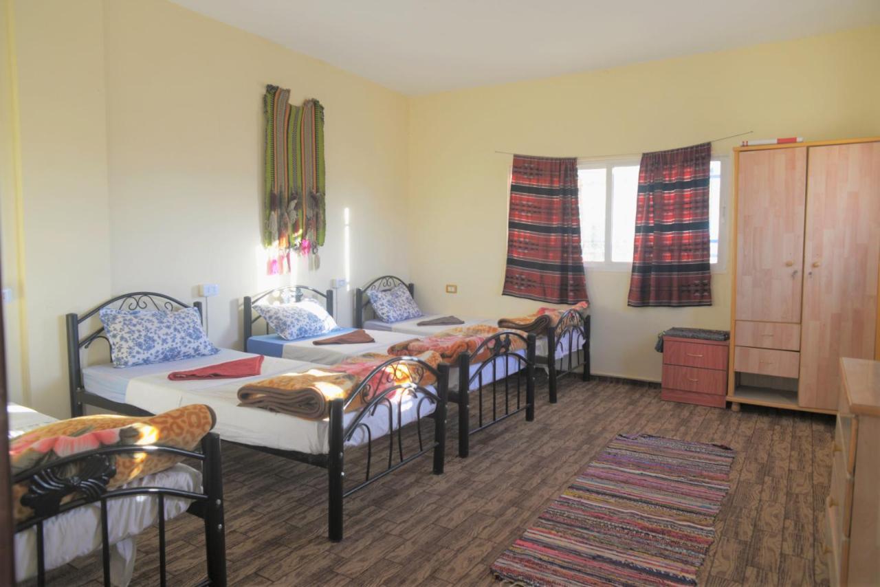 Bed and Breakfast Happy Bedouin House Petra Al Hayy Exterior foto