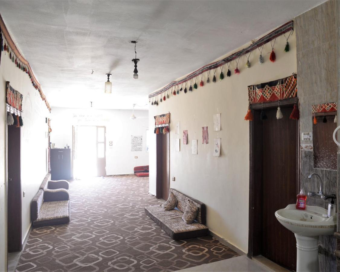 Bed and Breakfast Happy Bedouin House Petra Al Hayy Exterior foto