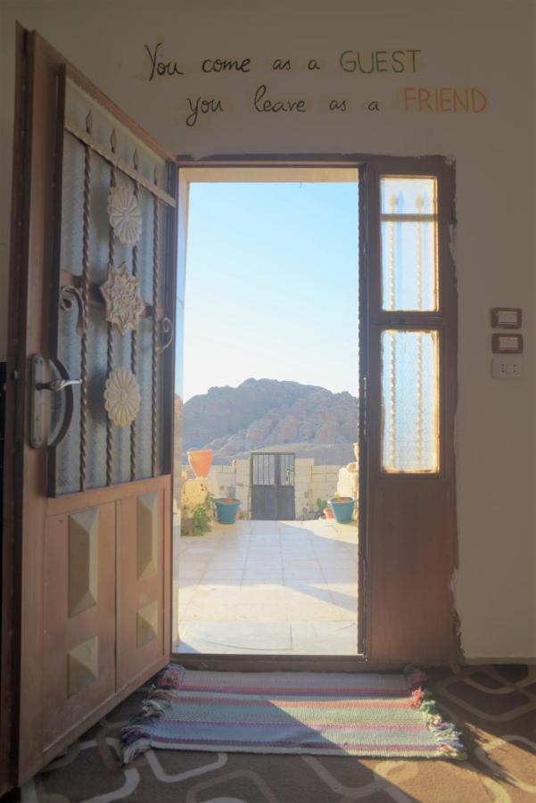 Bed and Breakfast Happy Bedouin House Petra Al Hayy Exterior foto