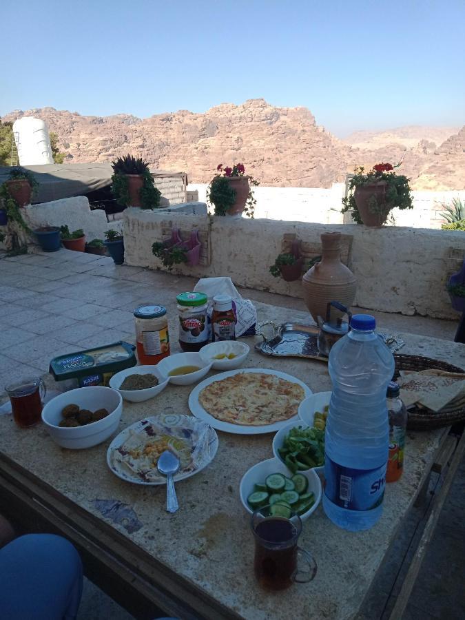 Bed and Breakfast Happy Bedouin House Petra Al Hayy Exterior foto