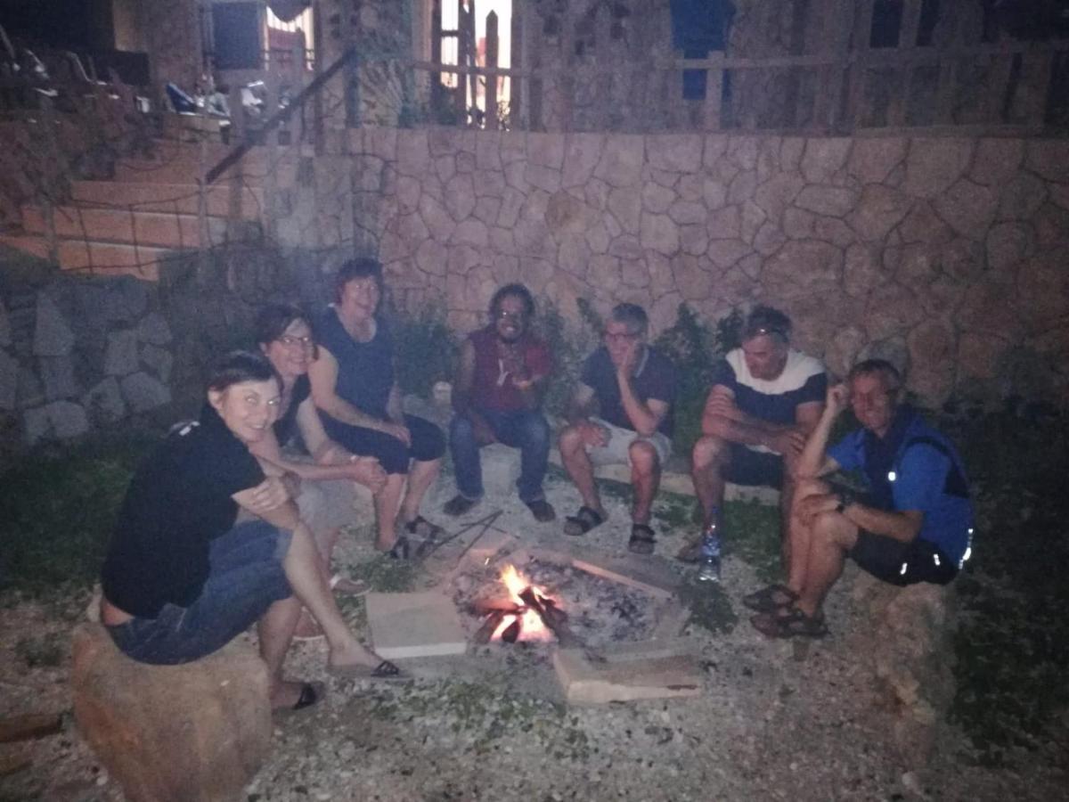 Bed and Breakfast Happy Bedouin House Petra Al Hayy Exterior foto