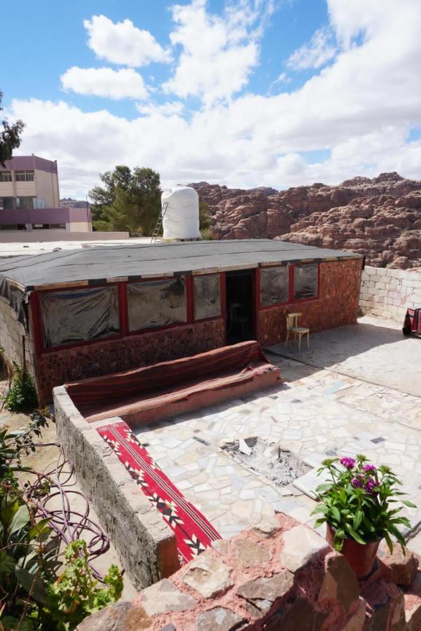 Bed and Breakfast Happy Bedouin House Petra Al Hayy Exterior foto