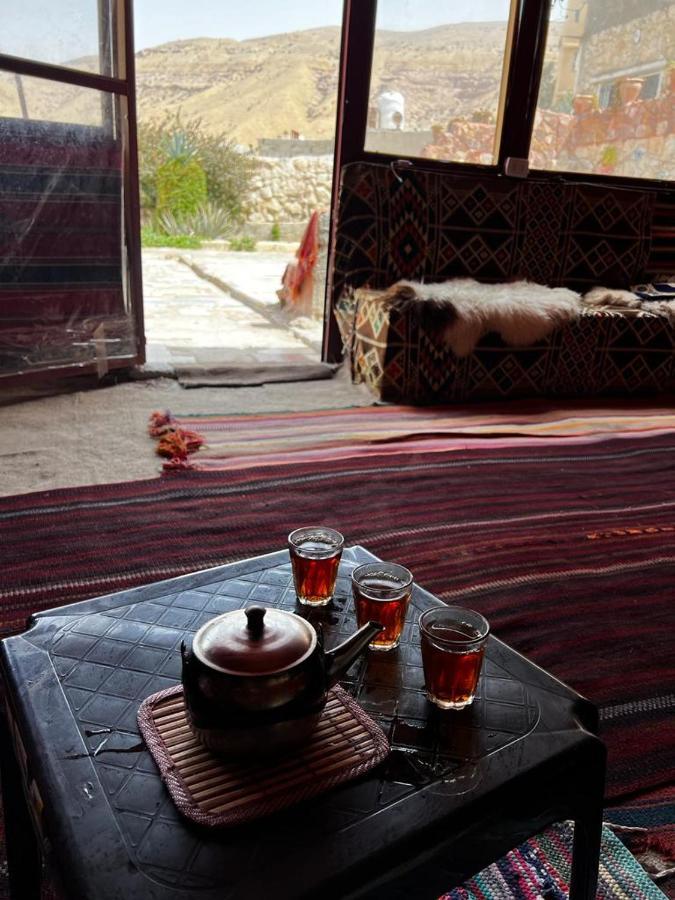 Bed and Breakfast Happy Bedouin House Petra Al Hayy Exterior foto