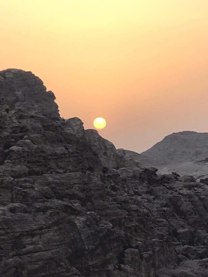 Bed and Breakfast Happy Bedouin House Petra Al Hayy Exterior foto