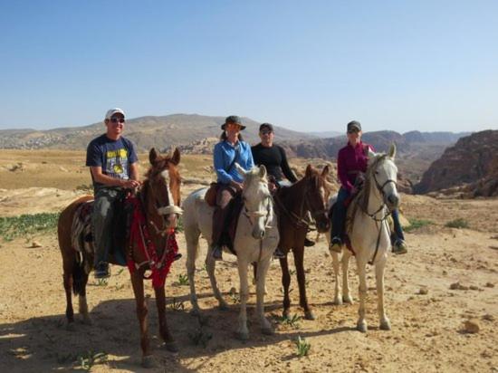 Bed and Breakfast Happy Bedouin House Petra Al Hayy Exterior foto