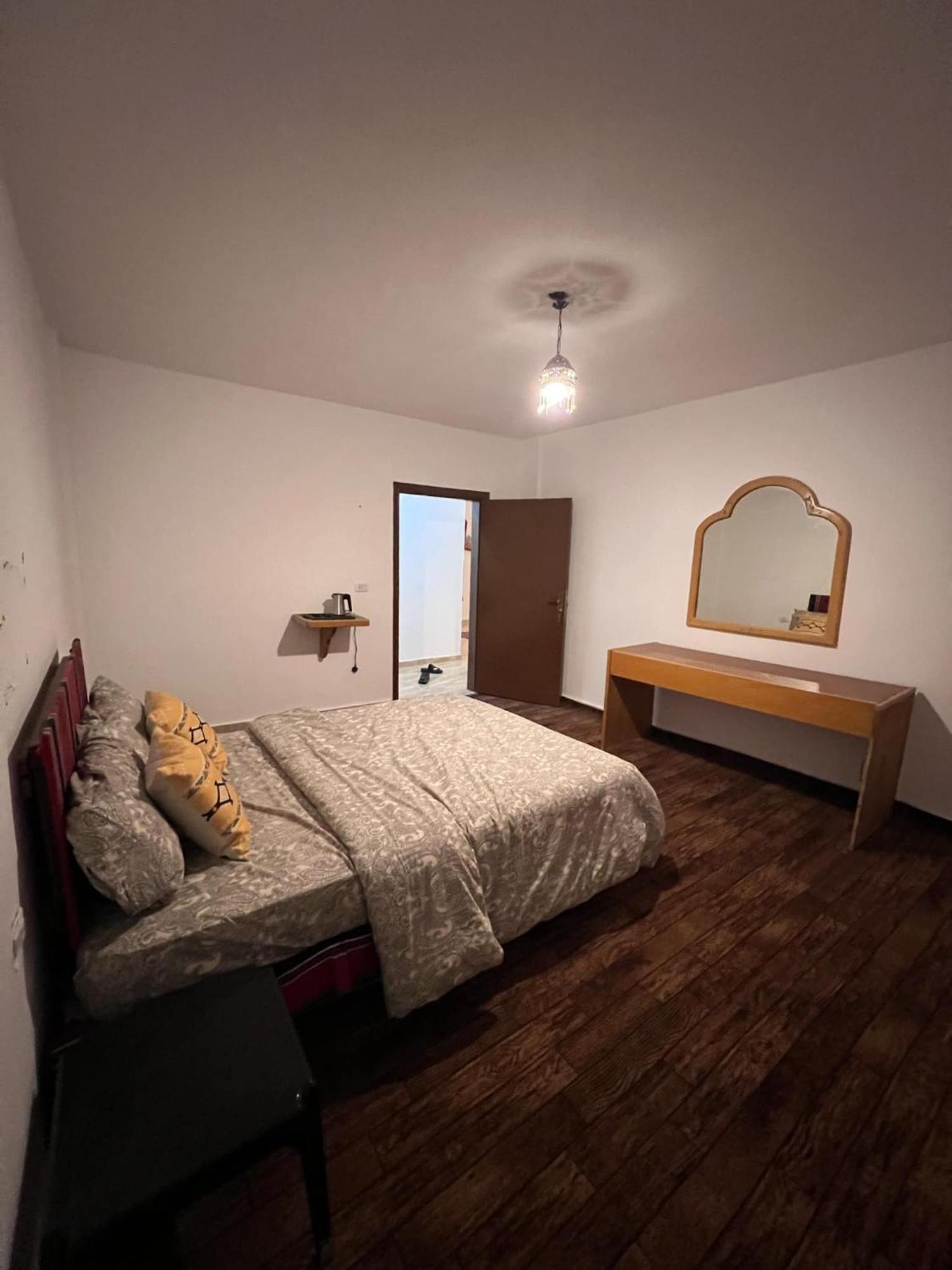 Bed and Breakfast Happy Bedouin House Petra Al Hayy Exterior foto