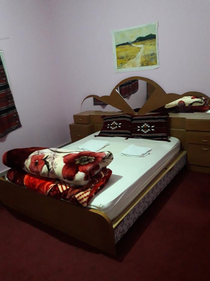 Bed and Breakfast Happy Bedouin House Petra Al Hayy Exterior foto